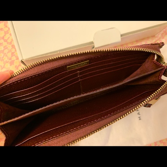 Classic Marc Jacobs Continental Wallet - Picture 5 of 15